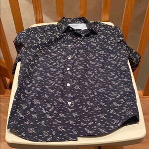 Banana Republic button down short sleeve shirt. Size:M. Color:Dark Navy w/print